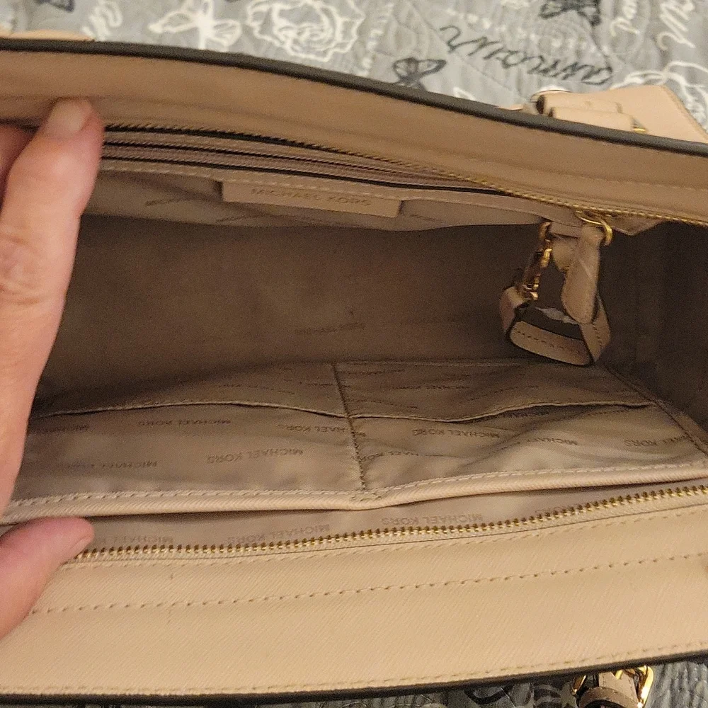 Beautiful Michael Kors pink Selma leather bag - Picture 4 of 8